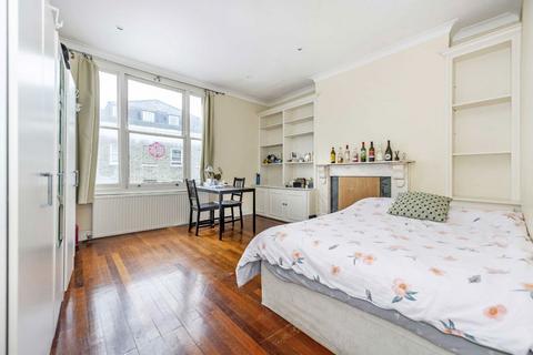 4 bedroom flat to rent, Eardley Crescent, London SW5