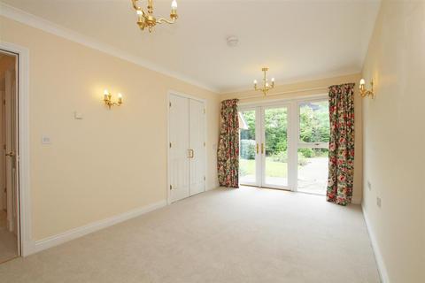 1 bedroom retirement property for sale, Fontwell Avenue, Eastergate, PO20