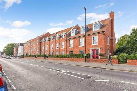 2 bedroom flat for sale, The Hornet, Chichester, PO19