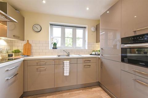 2 bedroom flat for sale, The Hornet, Chichester, PO19