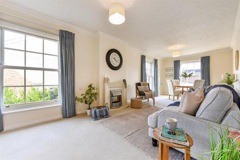 2 bedroom flat for sale, The Hornet, Chichester, PO19