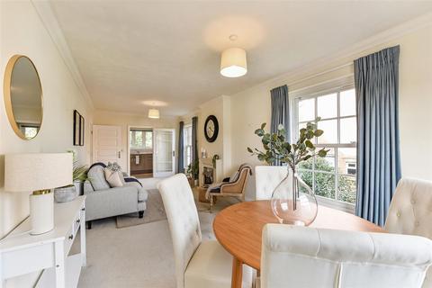 2 bedroom flat for sale, The Hornet, Chichester, PO19
