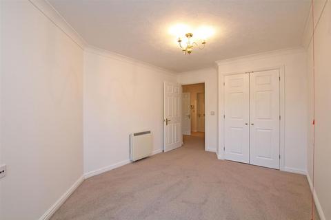 1 bedroom retirement property for sale, Stockbridge Road, Chichester, PO19