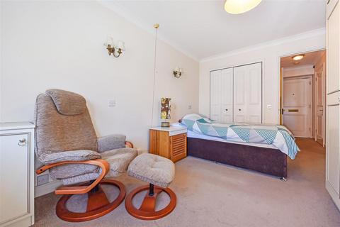 1 bedroom retirement property for sale, Henty Gardens, The Maltings Henty Gardens, PO19