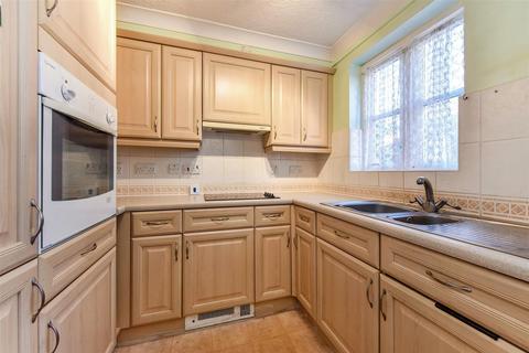 1 bedroom flat for sale, Deanery Close, Chichester, PO19