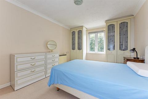 1 bedroom retirement property for sale, Stockbridge Road, Chichester, PO19