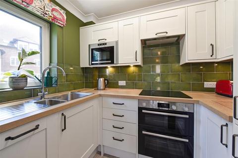 2 bedroom retirement property for sale, Chapel Street, Chichester, PO19