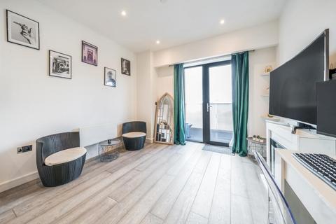 2 bedroom flat for sale, Slough, Berkshire, SL1