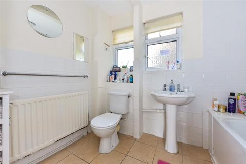 2 bedroom flat for sale, North Walls, Regnum Court, PO19