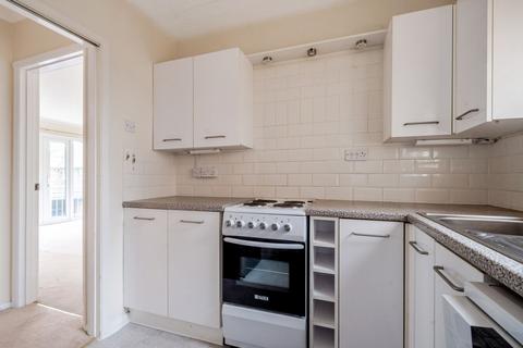 2 bedroom flat for sale, North Walls, Regnum Court, PO19