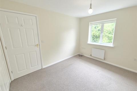 3 bedroom terraced house to rent, Hampton Close, Coalville LE67