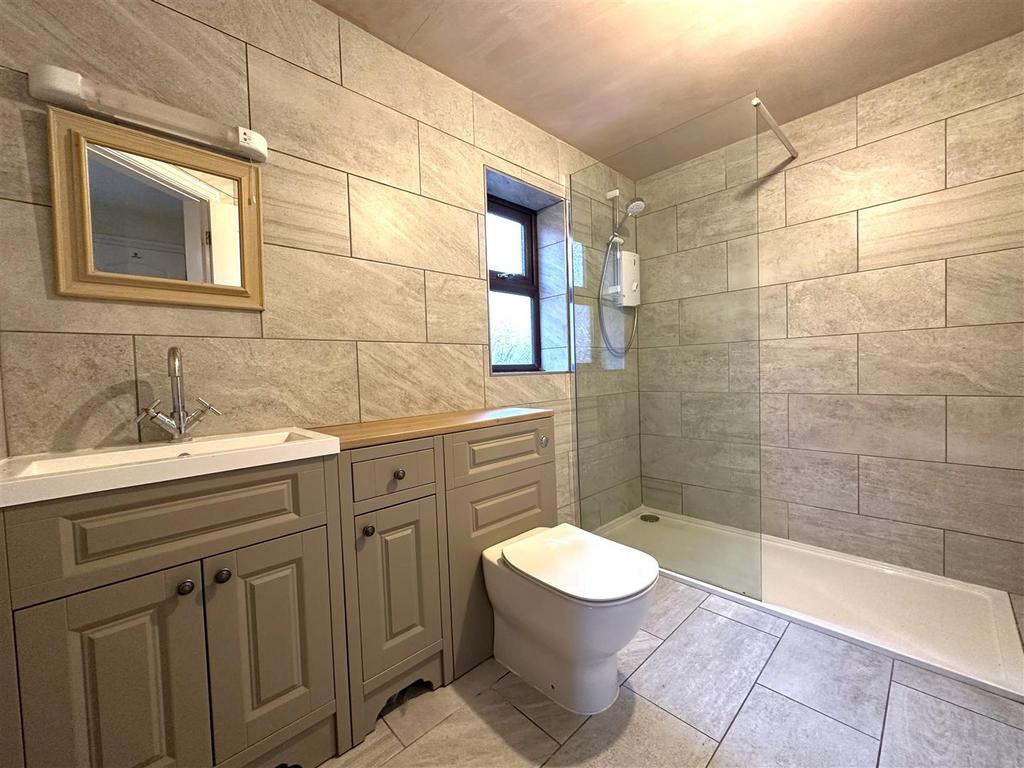 Stylish En Suite Shower Room 449