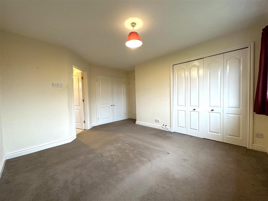 Bedroom One With Extensive Wardrobes/Storage 441