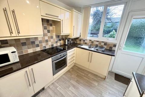 3 bedroom semi-detached house to rent, Astral Avenue, Halifax