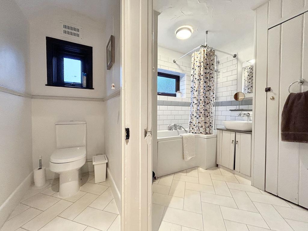 Ensuite and wc