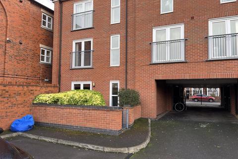 1 bedroom apartment to rent, Barons Court, Burton-On-Trent