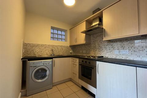 1 bedroom apartment to rent, Barons Court, Burton-On-Trent