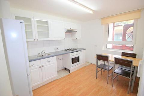 3 bedroom flat to rent, LONDON, Poplar, E14