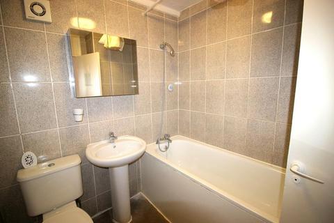 3 bedroom flat to rent, LONDON, Poplar, E14