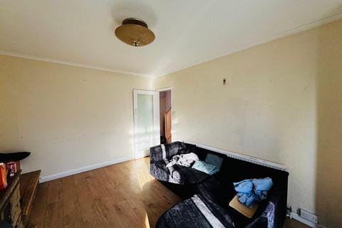 3 bedroom semi-detached house to rent, Dryfield Road, Edgware HA8