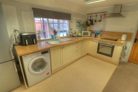 2 bedroom apartment to rent, High Street, Alcester