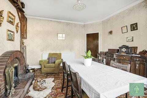 4 bedroom semi-detached house for sale, Ridge Avenue, Winchmore Hill, London, N21