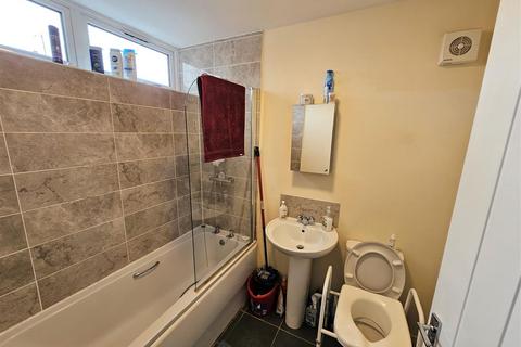 2 bedroom flat to rent, Gore Lane, Spalding