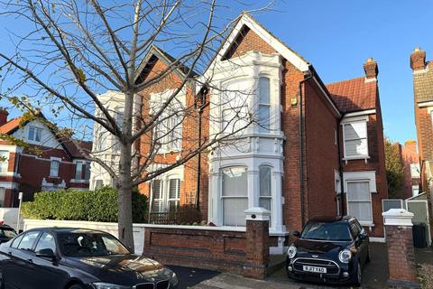 5 bedroom semi-detached house to rent, Southsea, Nettlecombe Avenue Unfurnished