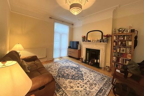 5 bedroom semi-detached house to rent, Southsea, Nettlecombe Avenue Unfurnished