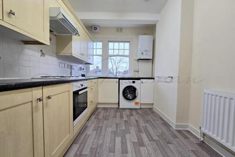 2 bedroom flat to rent, Hainault Court, Forest Rise, E17