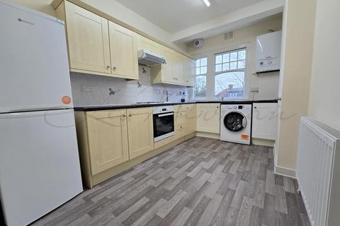 2 bedroom flat to rent, Hainault Court, Forest Rise, E17