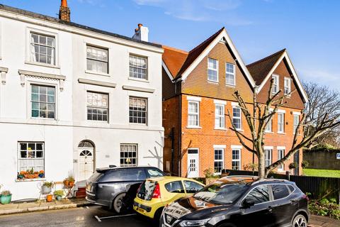 4 bedroom townhouse to rent, The Bayle, Folkestone, Folkestone, CT20