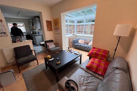 6 bedroom semi-detached house to rent, Devonshire Promenade, Nottingham NG7