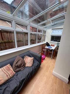 6 bedroom semi-detached house to rent, Devonshire Promenade, Nottingham NG7