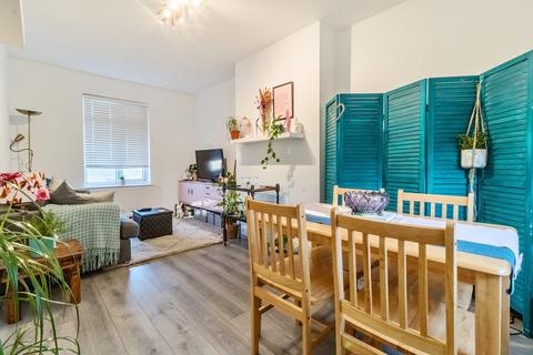 3 bedroom flat for sale, Forest Road, London  E17