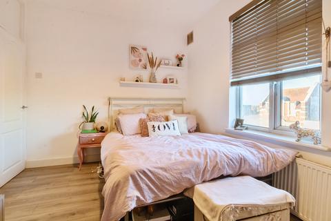 3 bedroom flat for sale, Forest Road, London  E17