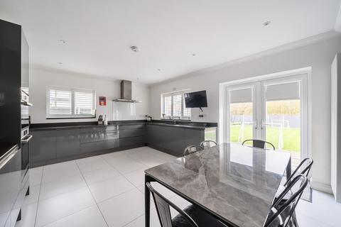 5 bedroom detached house for sale, Box End Road, Bedford