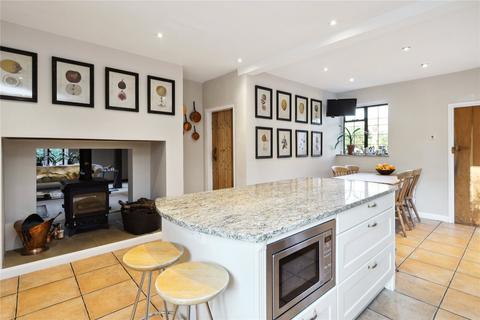 5 bedroom detached house to rent, Byfleet Road, Cobham, Surrey, KT11