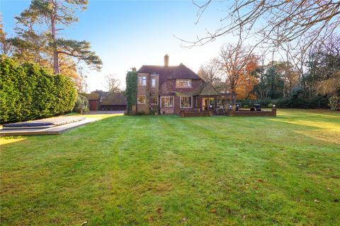 5 bedroom detached house to rent, Byfleet Road, Cobham, Surrey, KT11