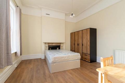 1 bedroom flat to rent, Brondesbury Road, London NW6