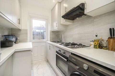 4 bedroom terraced house to rent, Lisbon Avenue, Twickenham TW2