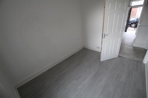 2 bedroom house to rent, Wingrove Avenue, Newcastle Upon Tyne NE4