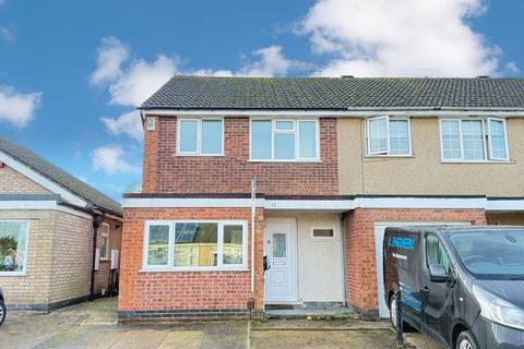 3 bedroom end of terrace house for sale, Oundle Drive, Moulton NN3