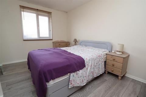 1 bedroom apartment to rent, Stevenson Crescent, South Bermondsey, SE16