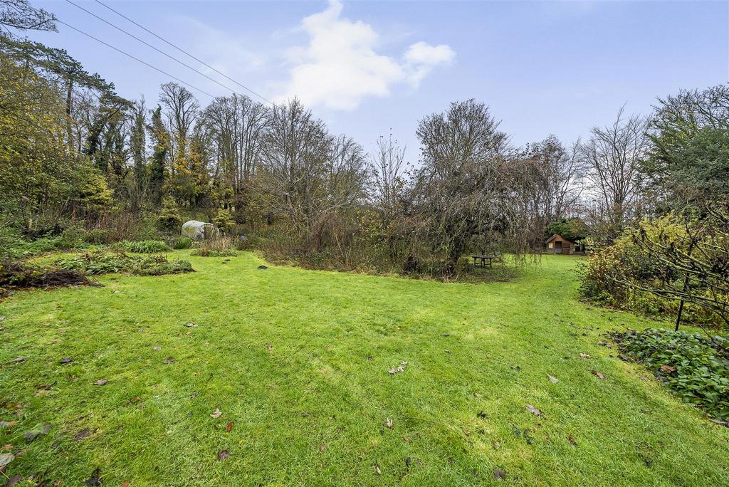 26 Rear Garden.jpg