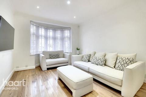 5 bedroom end of terrace house for sale, Hamilton Avenue, Romford, RM1 4RP