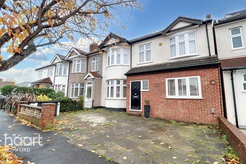 5 bedroom end of terrace house for sale, Hamilton Avenue, Romford, RM1 4RP