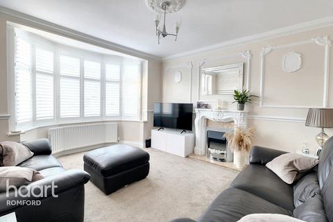 3 bedroom semi-detached house for sale, Poplar Street, Romford, RM7 7JD