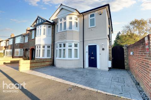 3 bedroom semi-detached house for sale, Poplar Street, Romford, RM7 7JD