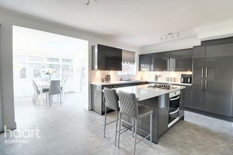 3 bedroom semi-detached house for sale, Poplar Street, Romford, RM7 7JD